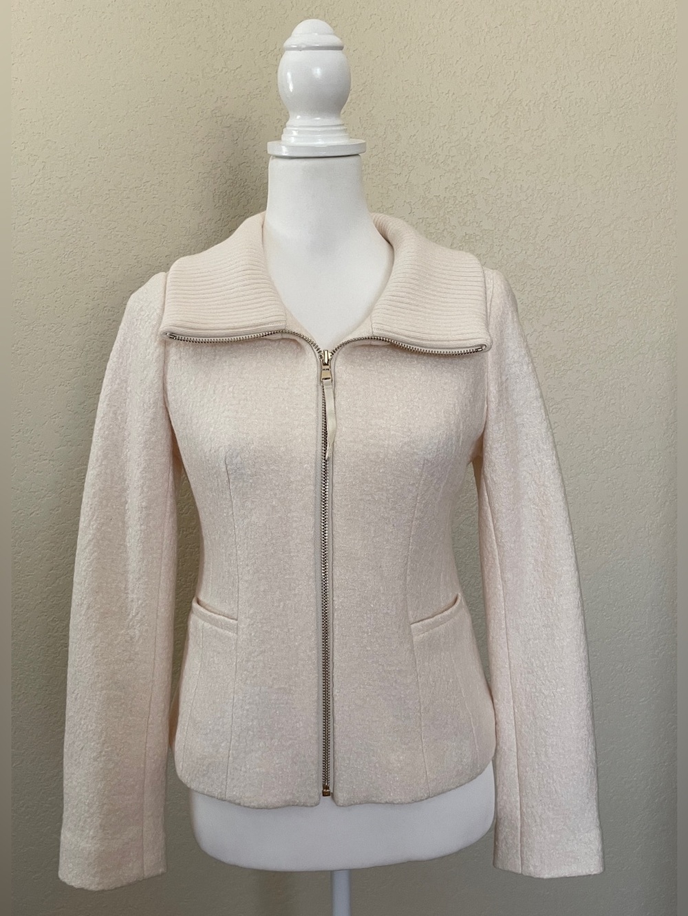 Ann Taylor Petite Womenโs Cream Textured Wool Blend Zip Front Jacket Size 4P